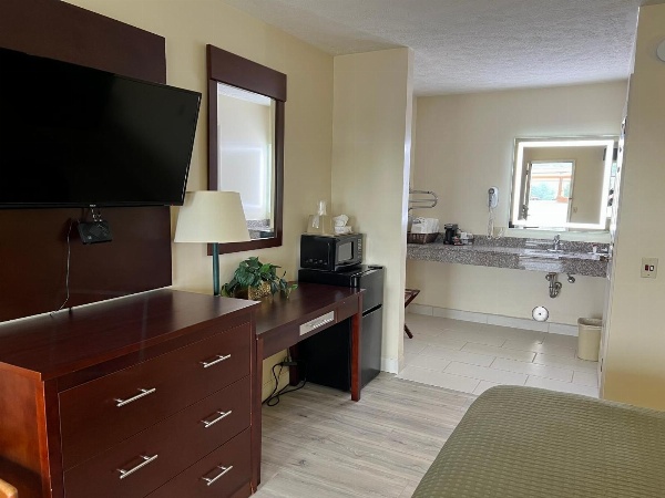 Surry Inn - Dobson image 11