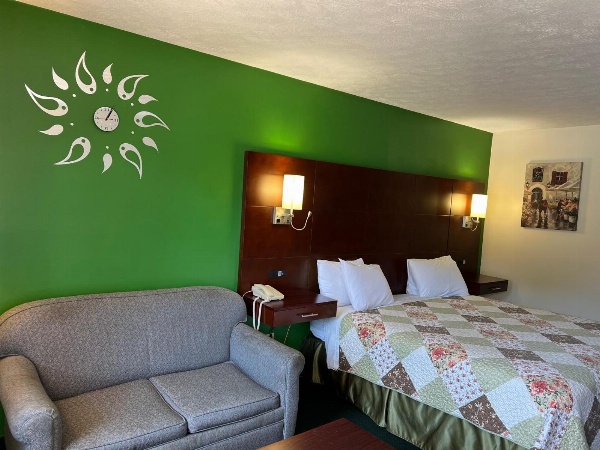 Surry Inn - Dobson image 13