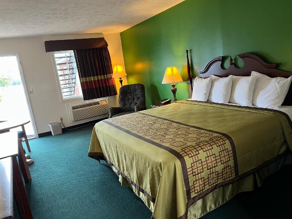 Surry Inn - Dobson image 15
