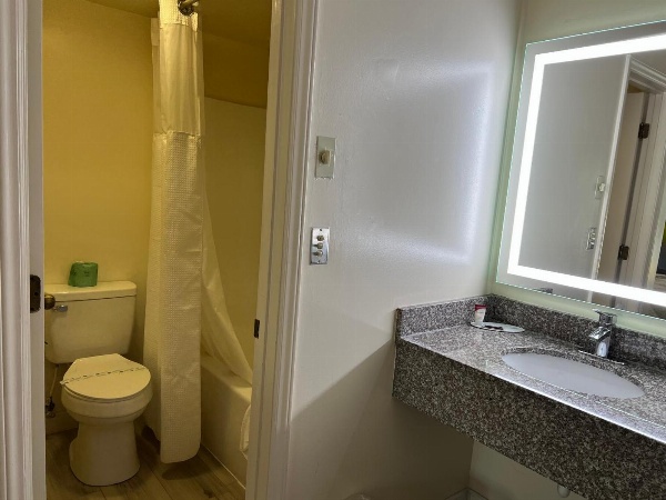 Surry Inn - Dobson image 21