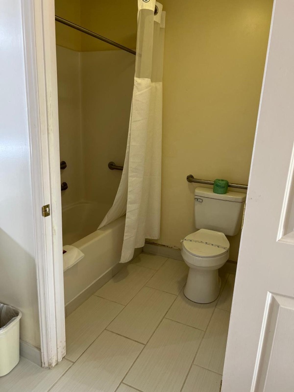 Surry Inn - Dobson image 22