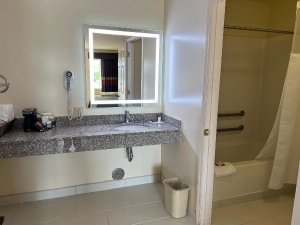 Surry Inn - Dobson image 23