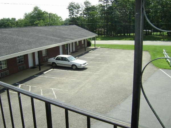 Surry Inn - Dobson image 5