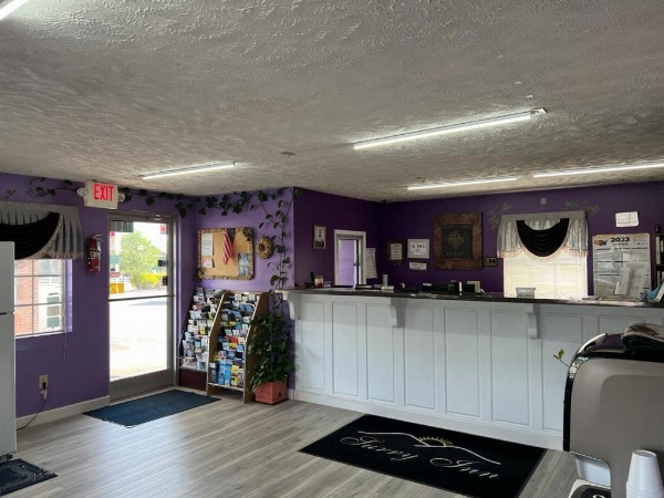 Surry Inn - Dobson image 7