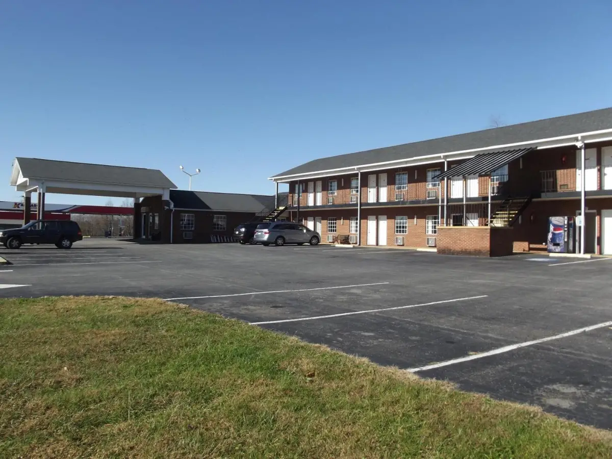 Surry Inn - Dobson 6