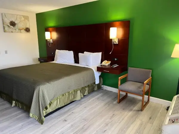Surry Inn - Dobson 10