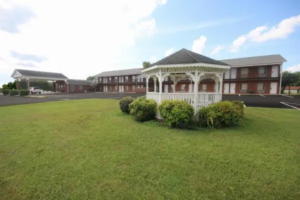 Surry Inn - Dobson 4