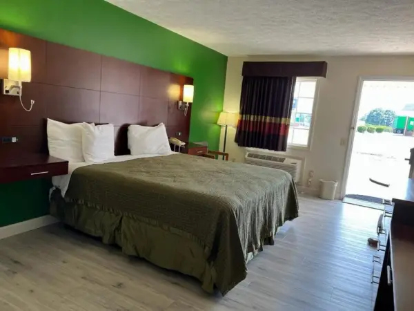 Surry Inn - Dobson 9